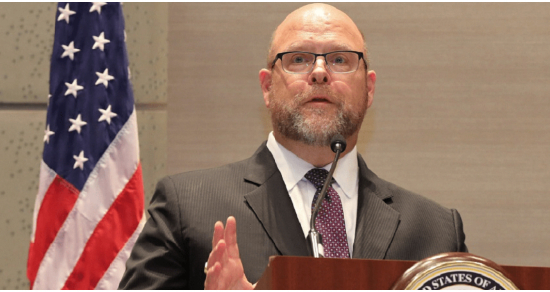 Hovenier: Hapja e urës në Mitrovicë në këtë kohë mund të rrezikojë ushtarët amerikanë