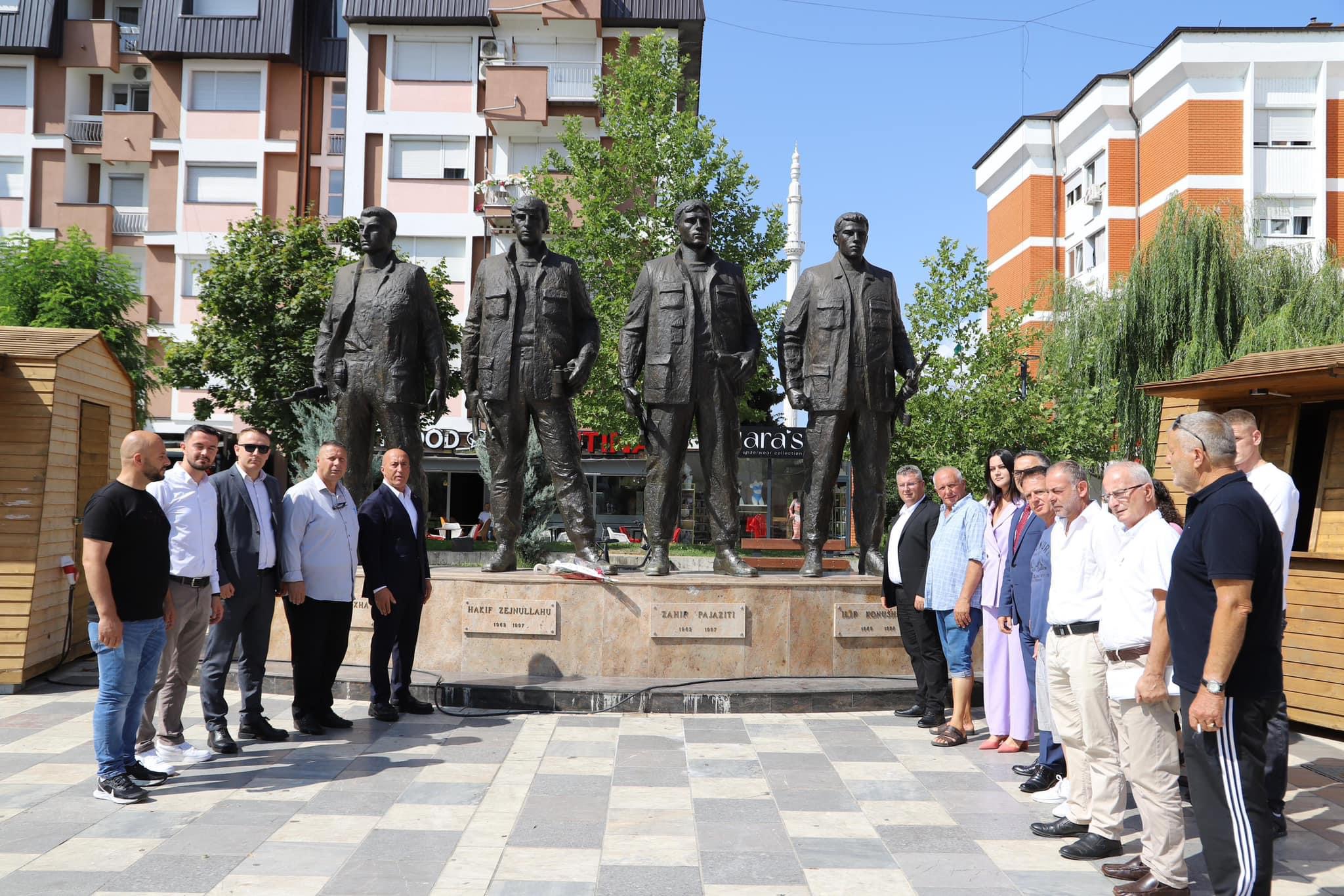 Haradinaj: Heronjtë e Llapit kanë hise të madhe në lirinë e Kosovës