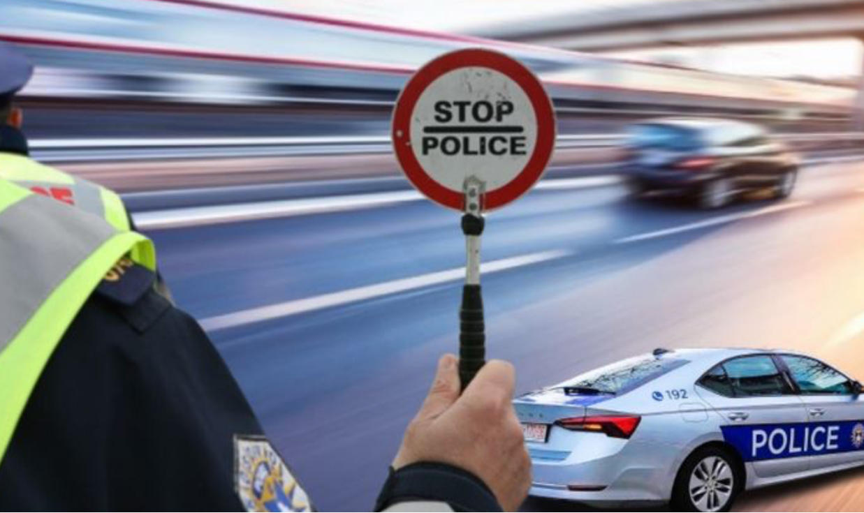 Policia e ashpër me shoferët që flasin në telefon gjatë vozitjes, herën e parë dënohen 100 euro, të dytën 200