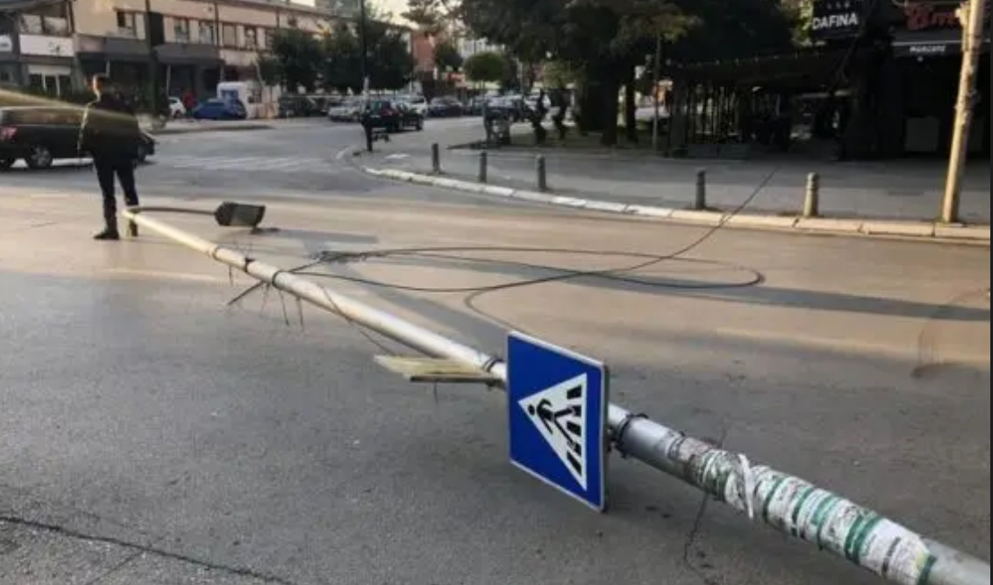 Shtylla elektrike bie ne qendër të Prishtinës