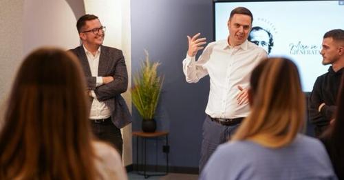 20 studentë tjerë do të ndjekin shkollën politike “Ibrahim Rugova”, Abdixhiku: 12 ligjerime për të djathtën, rugovizmin