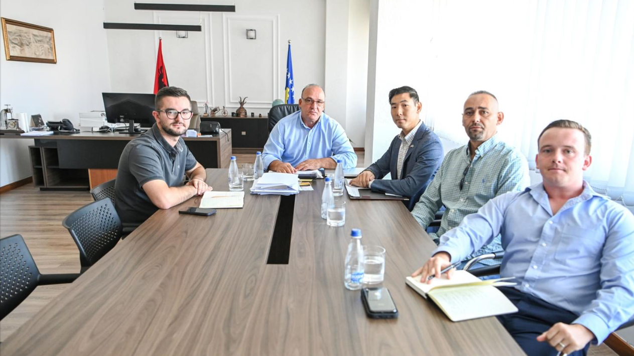 Kryetari Bulliqi zhvilloi takim me përfaqësuesit e KFOR-it amerikan