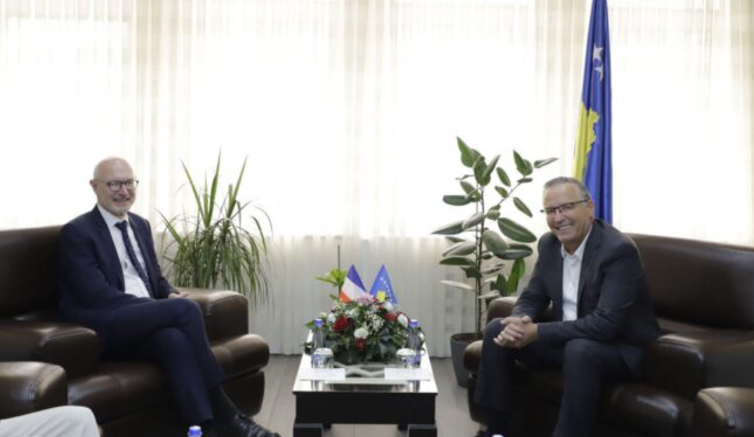 Hamza u takua me ambasadorin francez: Franca është mike e dëshmuar e Kosovës