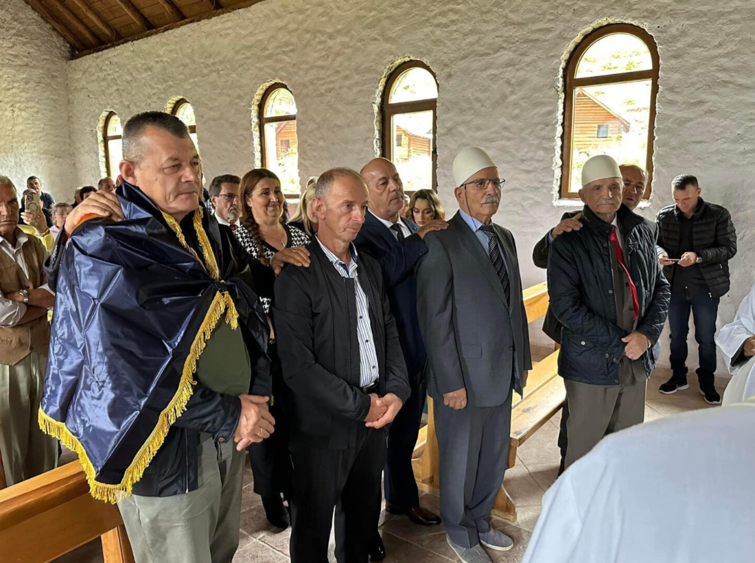 Vazhdojnë konvertimet në fenë katolike, vetëm sot rreth 100 persona, mes tyre edhe ish-rektori i UP’së