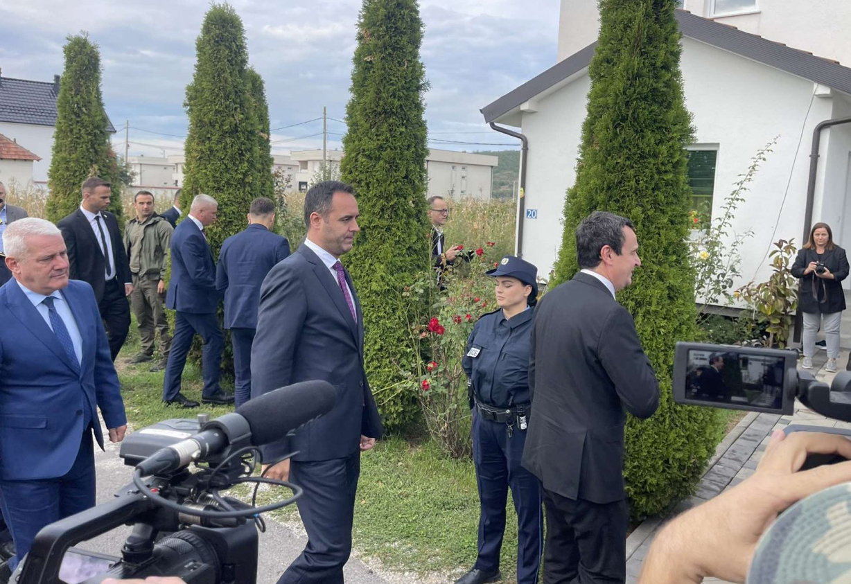 Kurti viziton familjen e Afrim Bunjakut