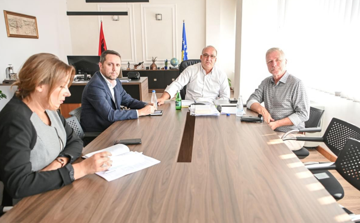 Kryetari Bulliqi priti në takim këshilltarin e ish-Presidentit të Finlandës, Martti Ahtisaari