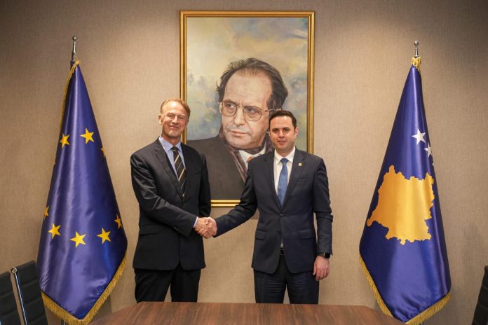 Abdixhiku takon shefin e ri të BE-së në Kosovë, flasin për zgjedhjet e 9 shkurtit