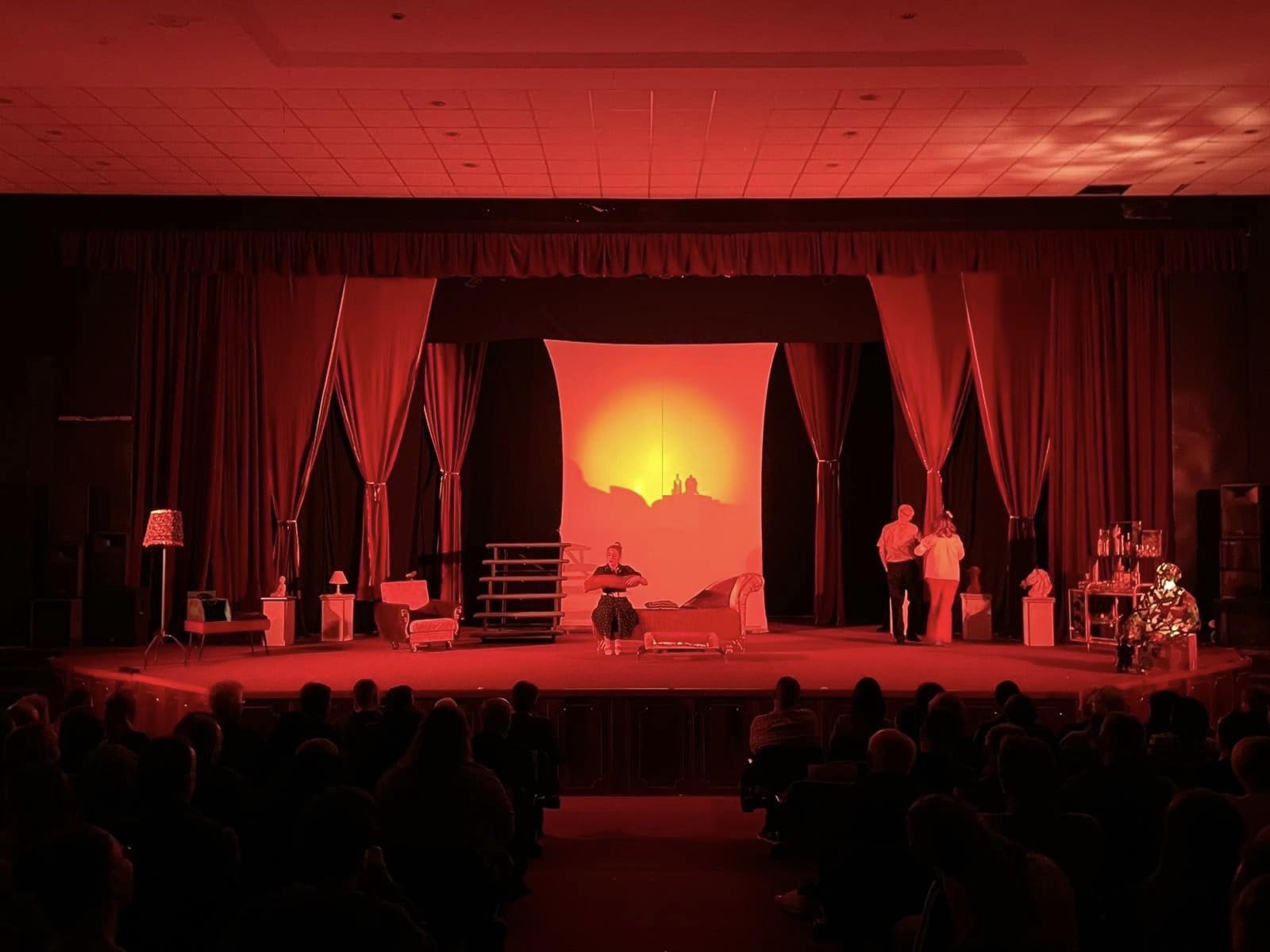 Teatri ”Avdush Hasani” gjatë muajit Shtator u prezantua në tri Festivale Teatrore me shfaqje nga Podujeva