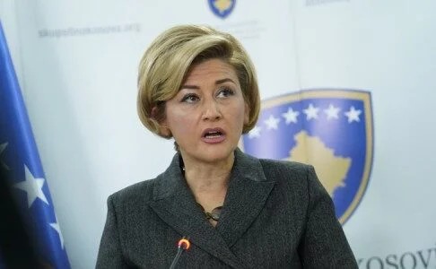 Kusari-Lila thotë se nuk kanë marrë njoftim nga dy deputetët për largim nga VV-ja