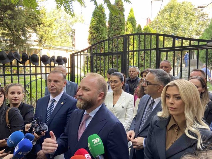 RTK nuk e shfaqi seancën e Kuvendit në kanalin kryesor, opozita shpreh revoltën para televizionit