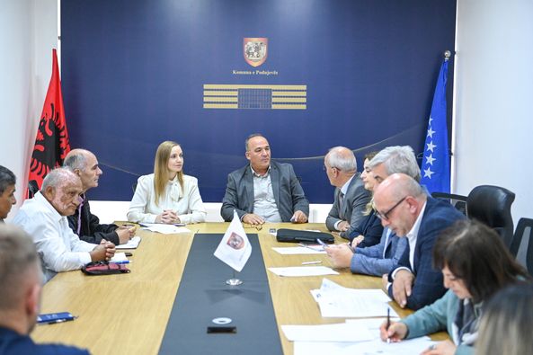 Kryetari Bulliqi dhe nënkryetarja Lahu pritën në takim një delegacion nga Kuvendi i Kosovës
