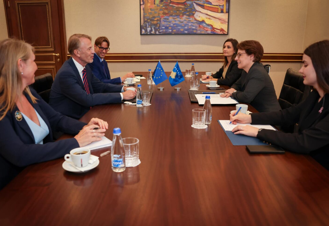 Gërvalla dhe shefi i i zyrës së BE-së në Kosovë flasin për anëtarësimin në BE
