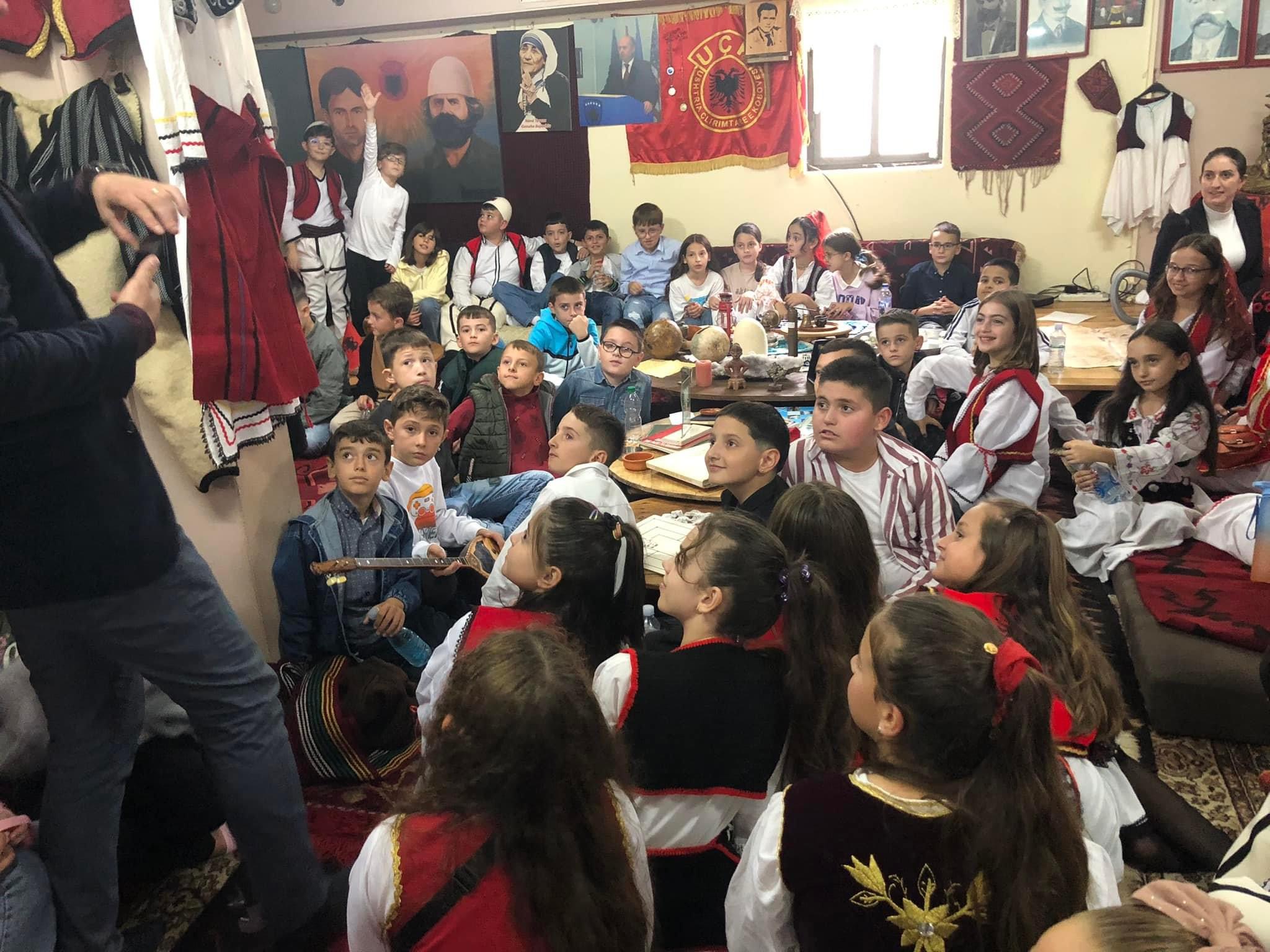 Nxënësit e shkollës “Xheladin Rekaliu” vizitojnë Muzeun Etnografik të Odes së Llapit