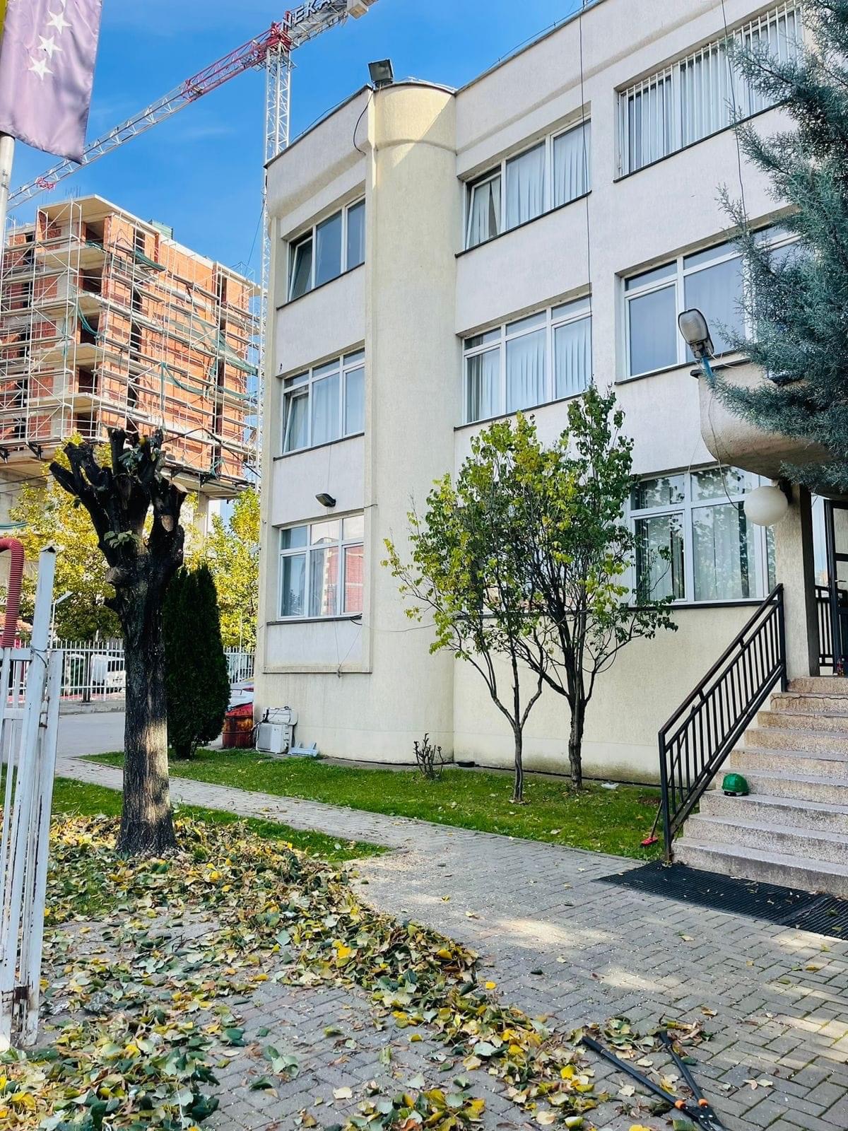 NPL “Eko-Llapi” Sh.A. kryen punime në oborrin e Stacionit Policor në Podujevë