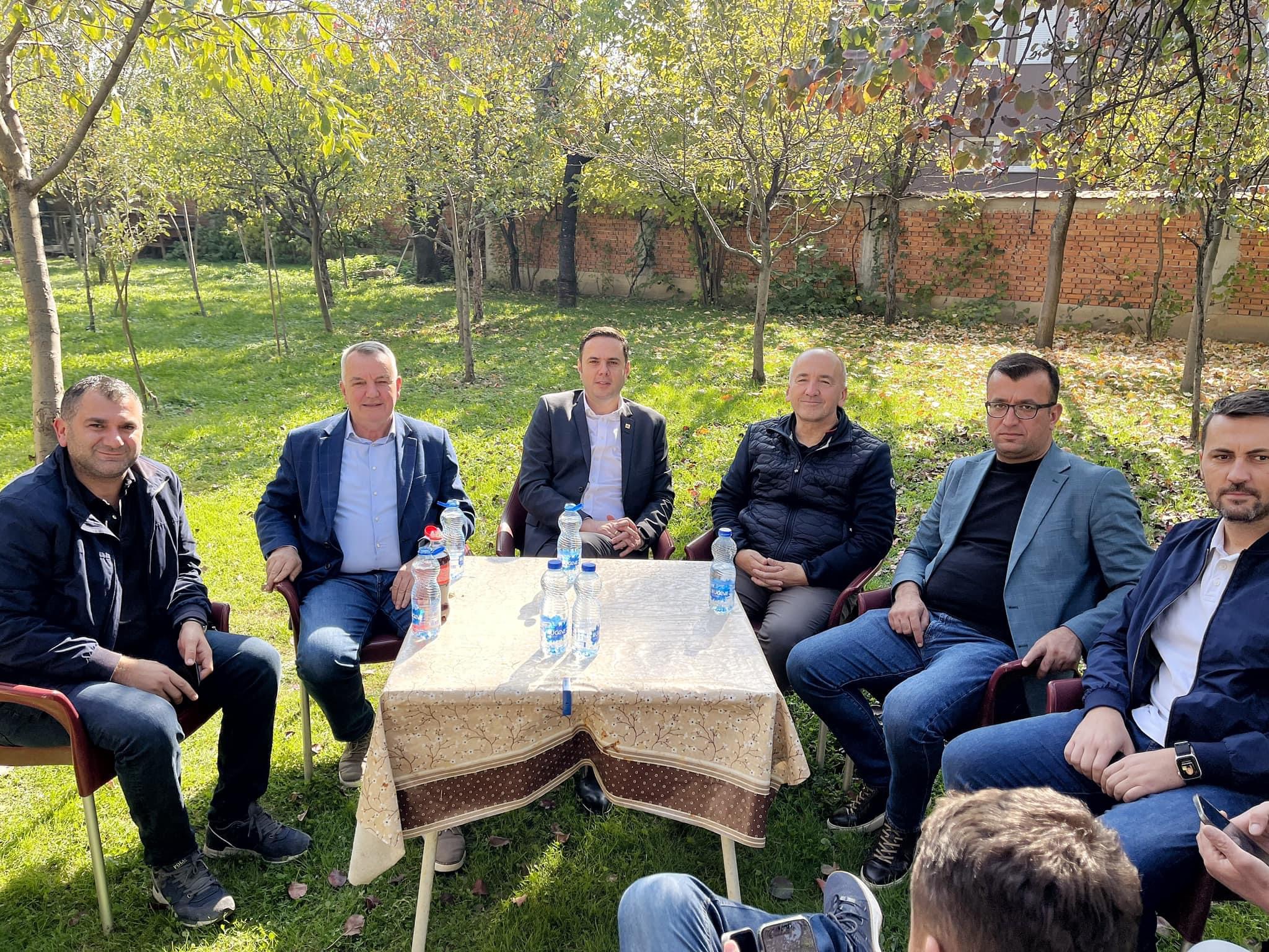 Abdixhiku i shkon në konak Gazmend Muhaxherit pas sulmit fizik