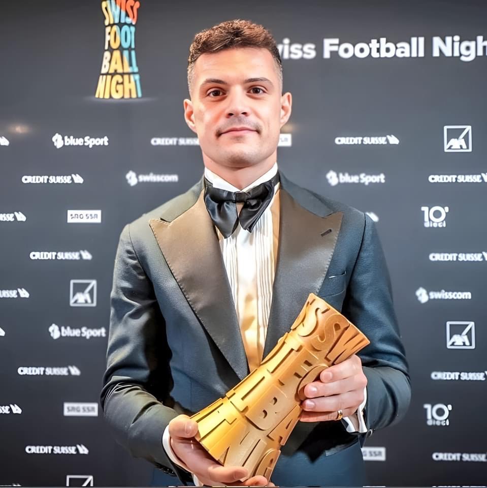 Gazetari që përfaqësoi Shqipërinë ia dha vetëm një pikë Xhakës për Topin e Artë