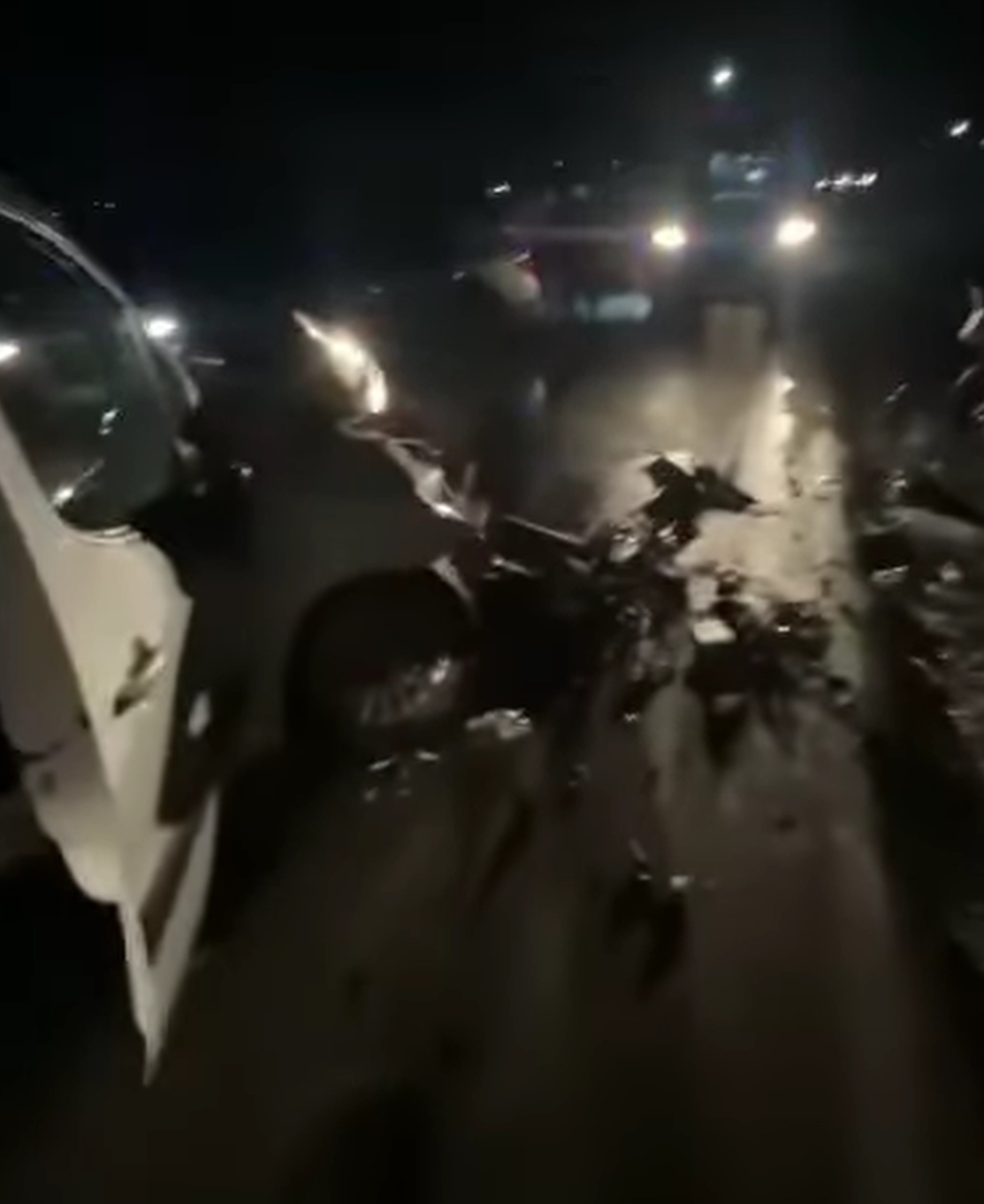 Aksident i rëndë mes dy automjeteve, shtatë persona të lënduar