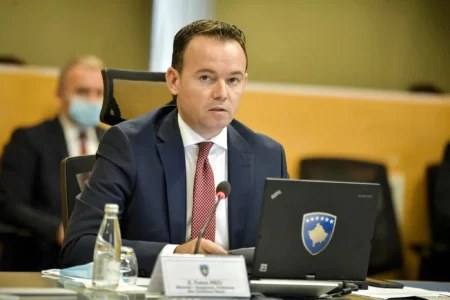 Pas skandaleve të mëdha, Ministria e Pecit detyrohet t’i publikoj emrat e përfituesve të granteve