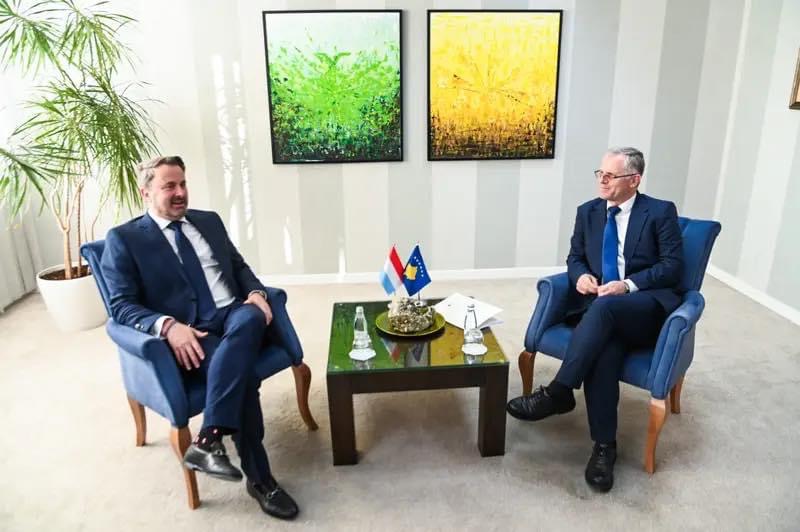 Besnik Bislimi i thotë zv.kryeministrit të Luksemburgut se Kosova e ka ulur papunësinë nga 23.8% në 10.8%