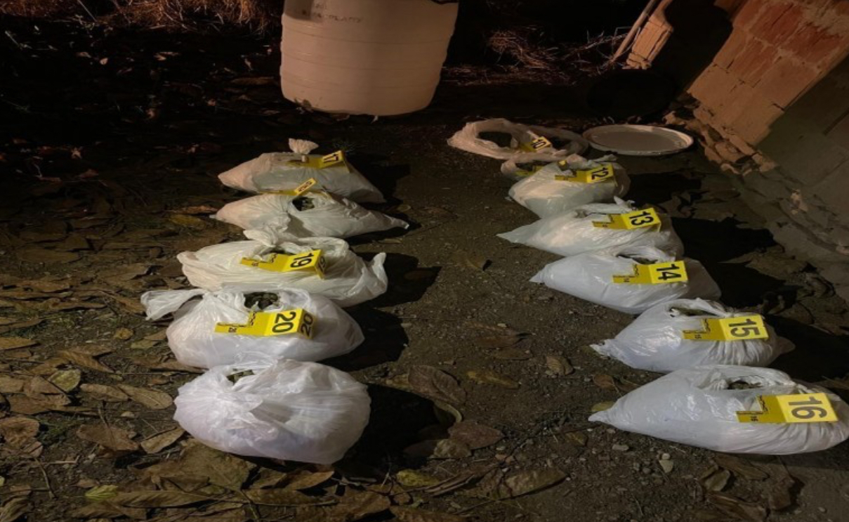 Policia gjen rreth 11 kilogramë marihuanë të fshehur