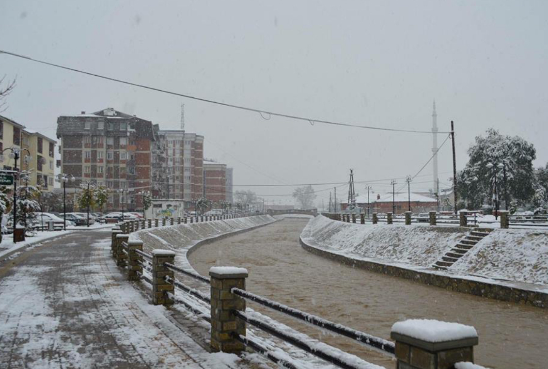 Nesër shi dhe borë, temperaturat në rënie