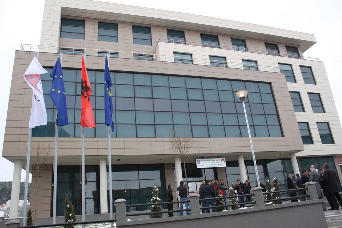 Edhe Skënderaj ndalon doracakët për edukim seksual