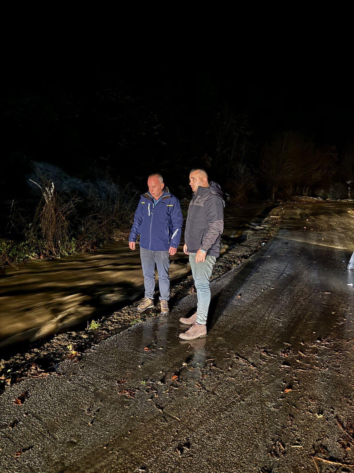 Reshjet e  shiut rrisin nivelin e lumenjve në Podujevë, rreziku për vërshime mbetet