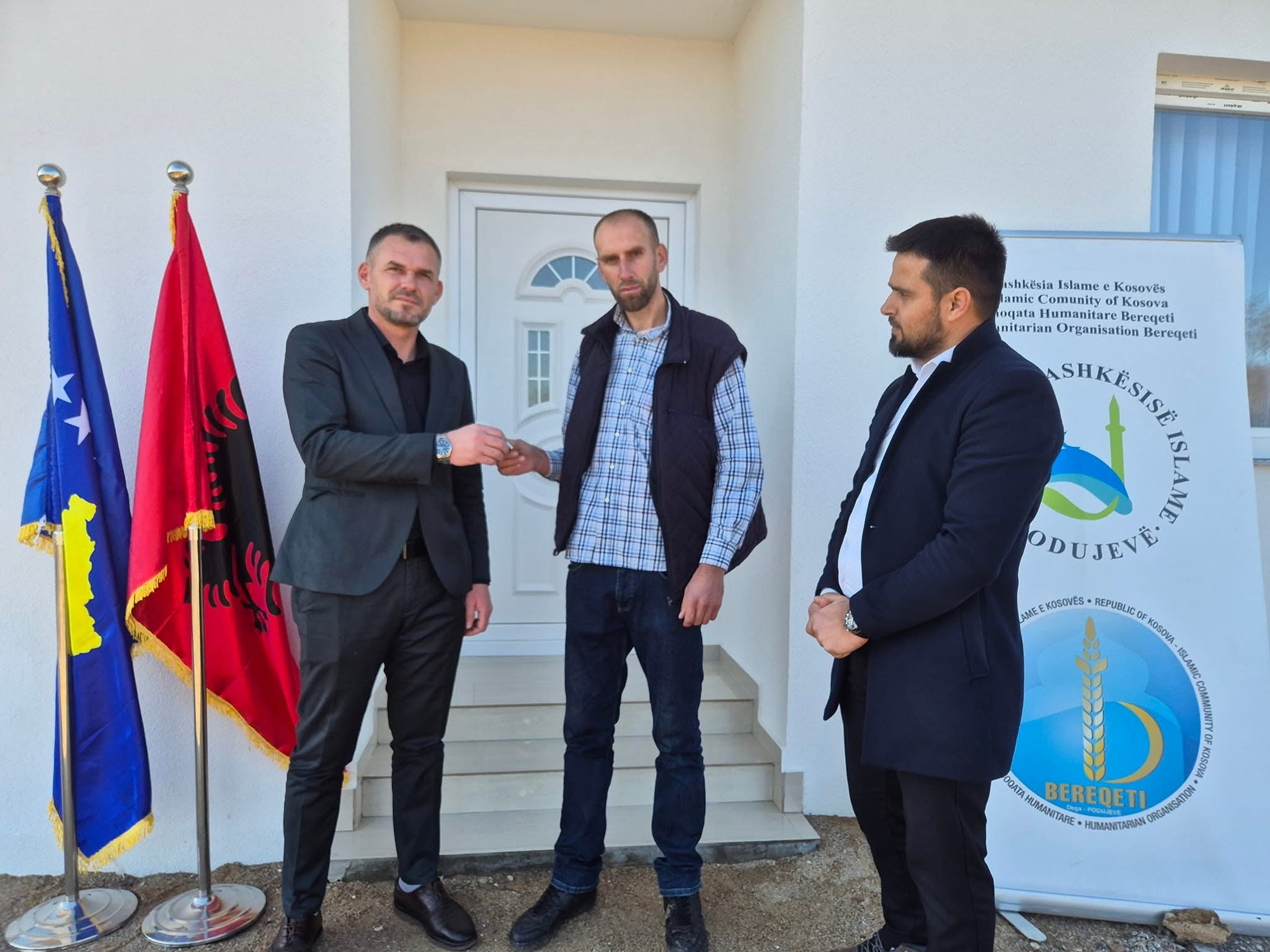 Festa e Dyfishtë për Familjen Xhemaili nga Dobratini: Shtëpia e re dhe dita e Flamurit