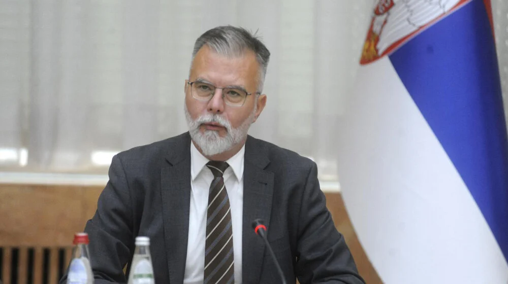 Ministri serb i informatave kthehet në kufi, nuk i lejohet të hyjë në Kosovë