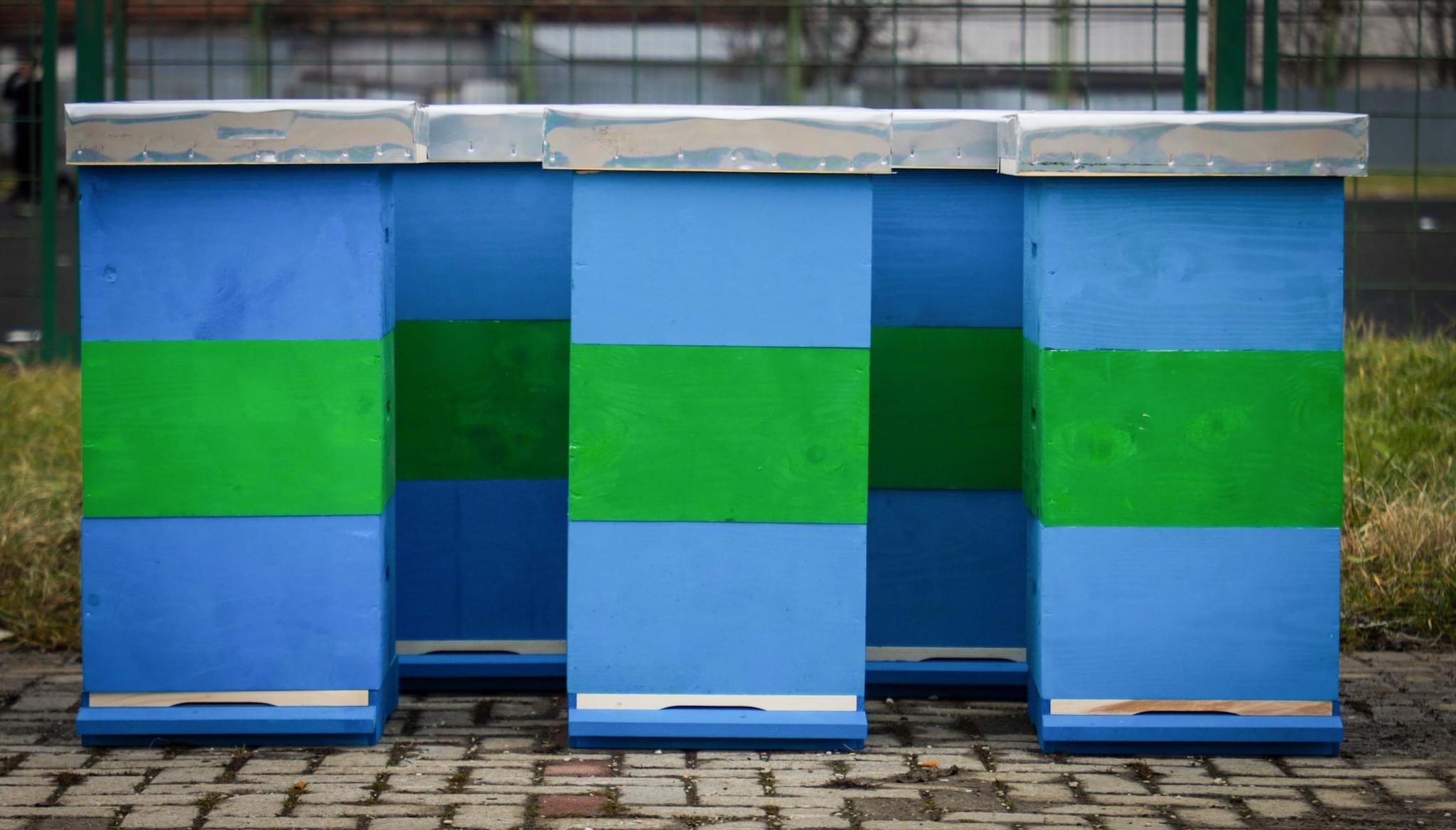 Komuna e Podujevës shpërndan 80 koshere për fermerë