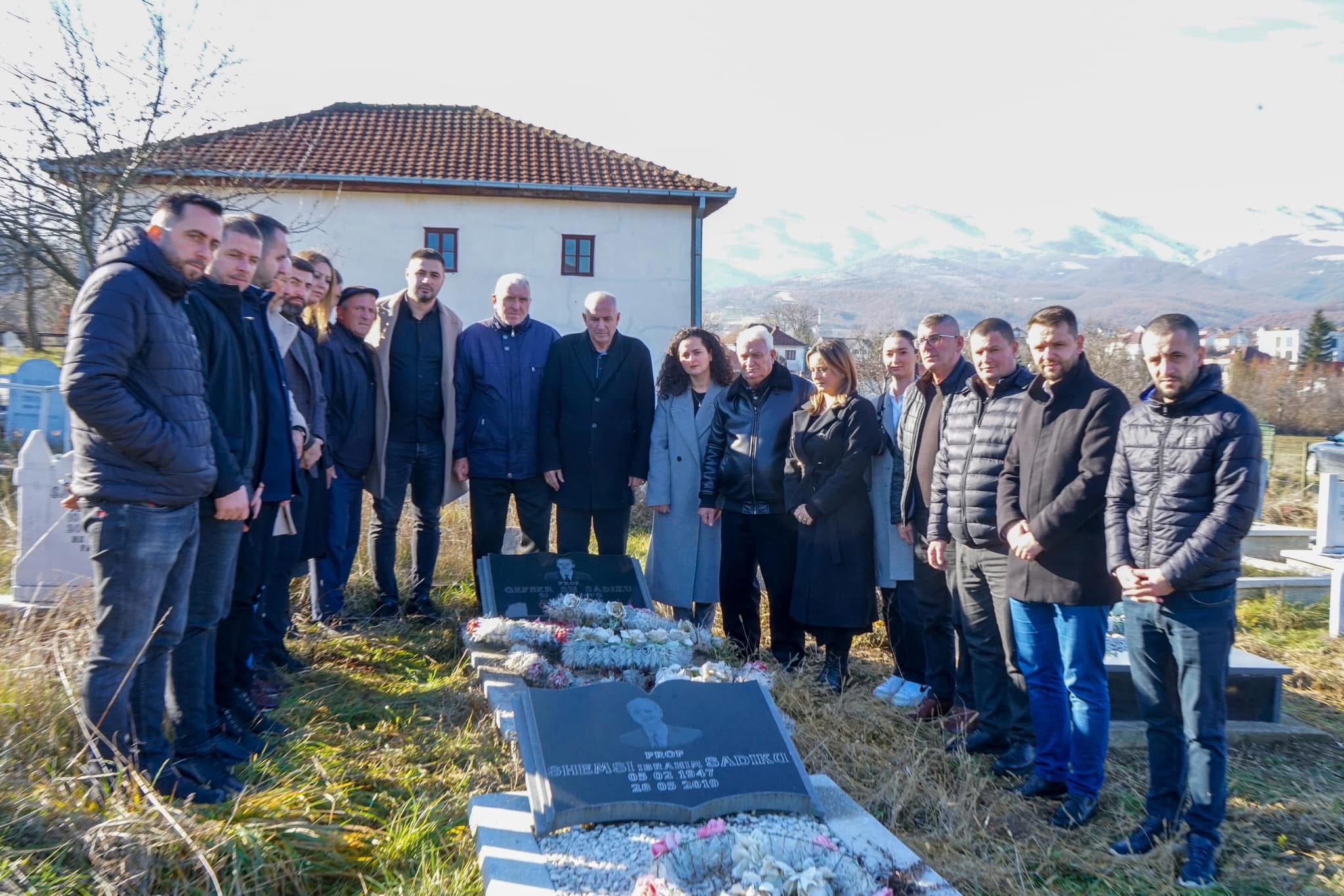 Kryesia e LDK-Podujevë nderon veprën e Qefser Sadikut