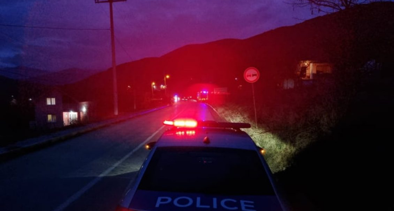 Dy të lënduar në një aksident trafiku