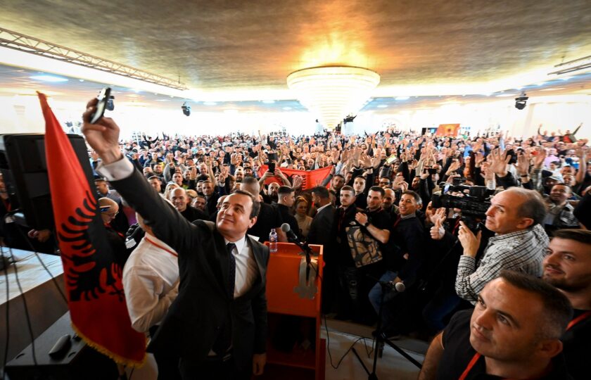 “Shpresat” tek diaspora, Kurti dhe VV-ja organizojnë pritje për mërgimtarët në një hotel luksoz në Prishtinë