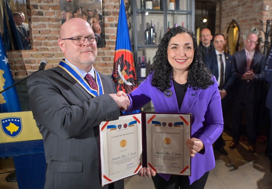 Hovenierit i ndahet urdhri “Dr. Ibrahim Rugova”