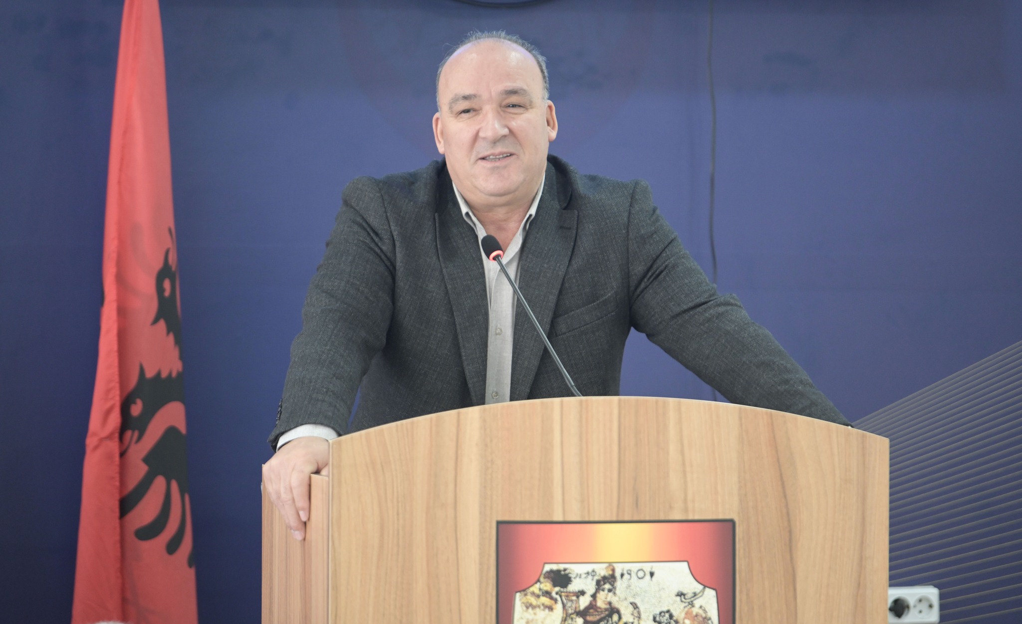 Kryetari Bulliqi paraqiti raportin vjetor të punës lidhur me realizimin e projekteve për vitin 2024 para kuvendit Komunal