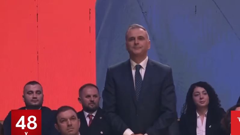 Albin Kurti lavdëron Mefail Bajqinovcin për angazhimin e tij kundër korrupsionit