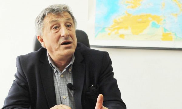 Jasharaj: Qeveria nxiti qytetarët të heqin dorë nga druri, rrymë s’ka po ngrohen me batanije