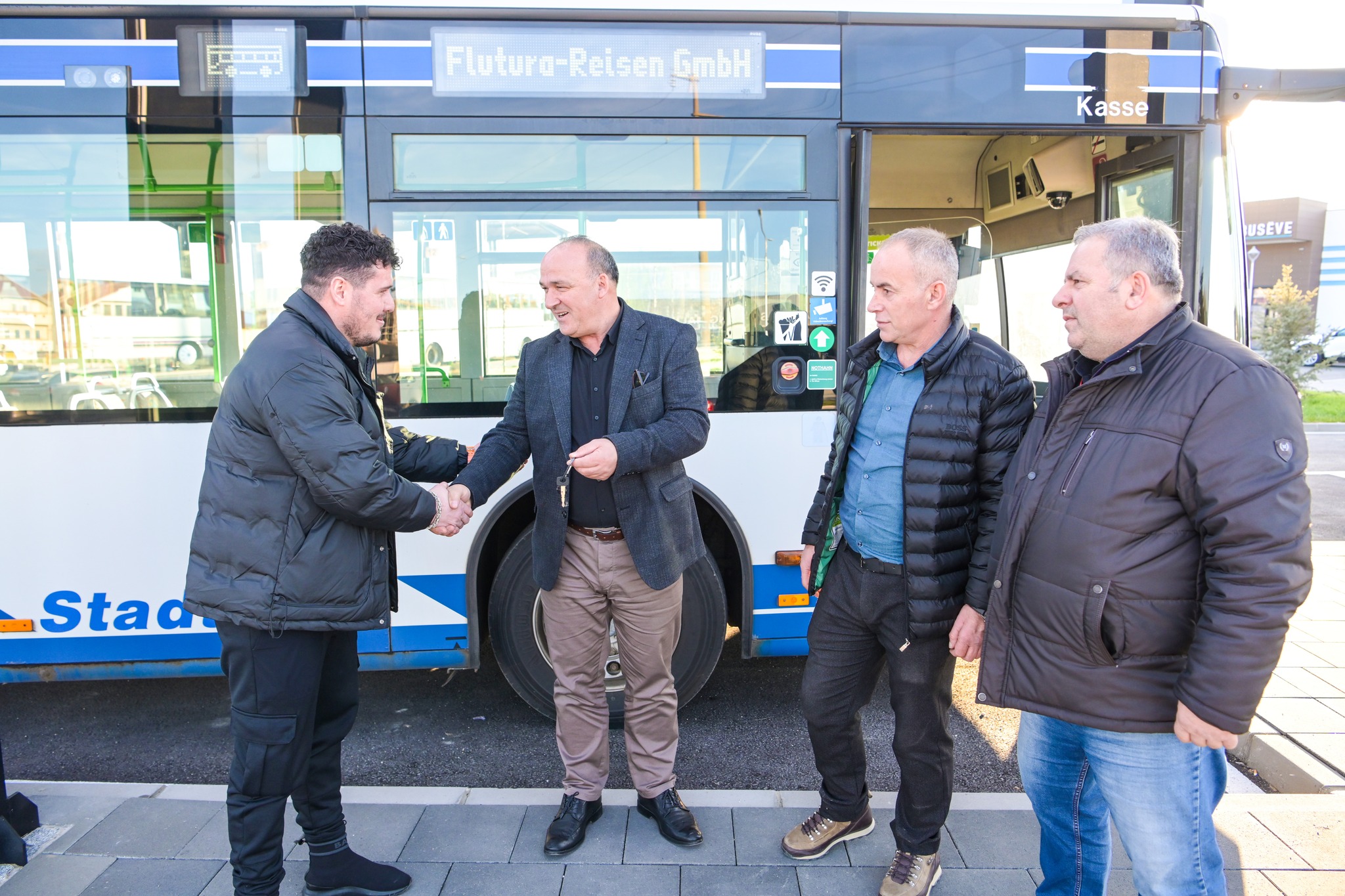 Bulliqi: Kemi pranuar një donacion të çmuar – një autobus të cilin e dhuroi bashkatdhetari ynë