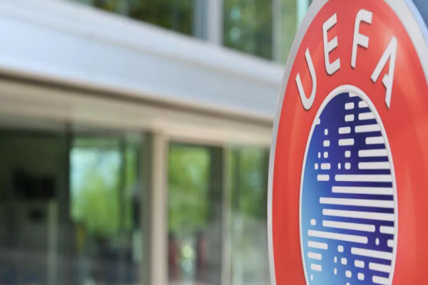 UEFA e dënon Serbinë, përfshirë për tentimin e tifozëve për ta djegur flamurin shqiptar