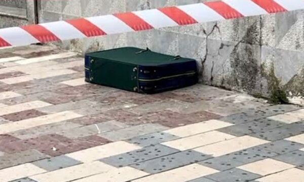 “Valixhja e dyshimtë” afër një ndërtese në Ferizaj, policia pasi doli në vendngjarje: E ka harruar një qytetare pa dashje