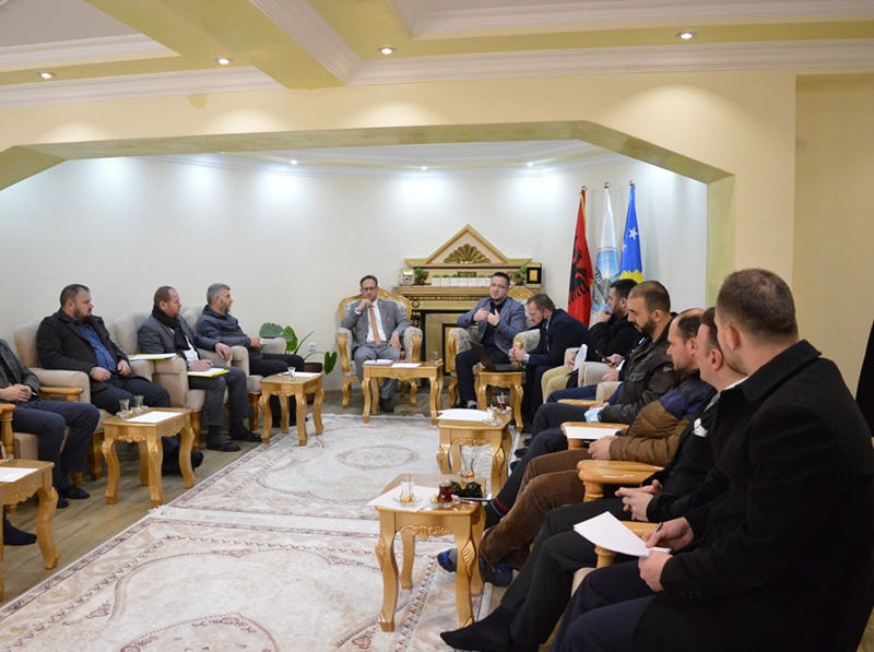 BIK’u i ndalon imamët e punonjësit të merren me fushatë dhe parti politike