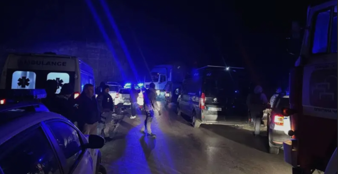 Aksident i rëndë te Vardari, pesëvjeçarin e gjejnë kalimtarët në rrugë – familjarët tjerë ende të zhdukur