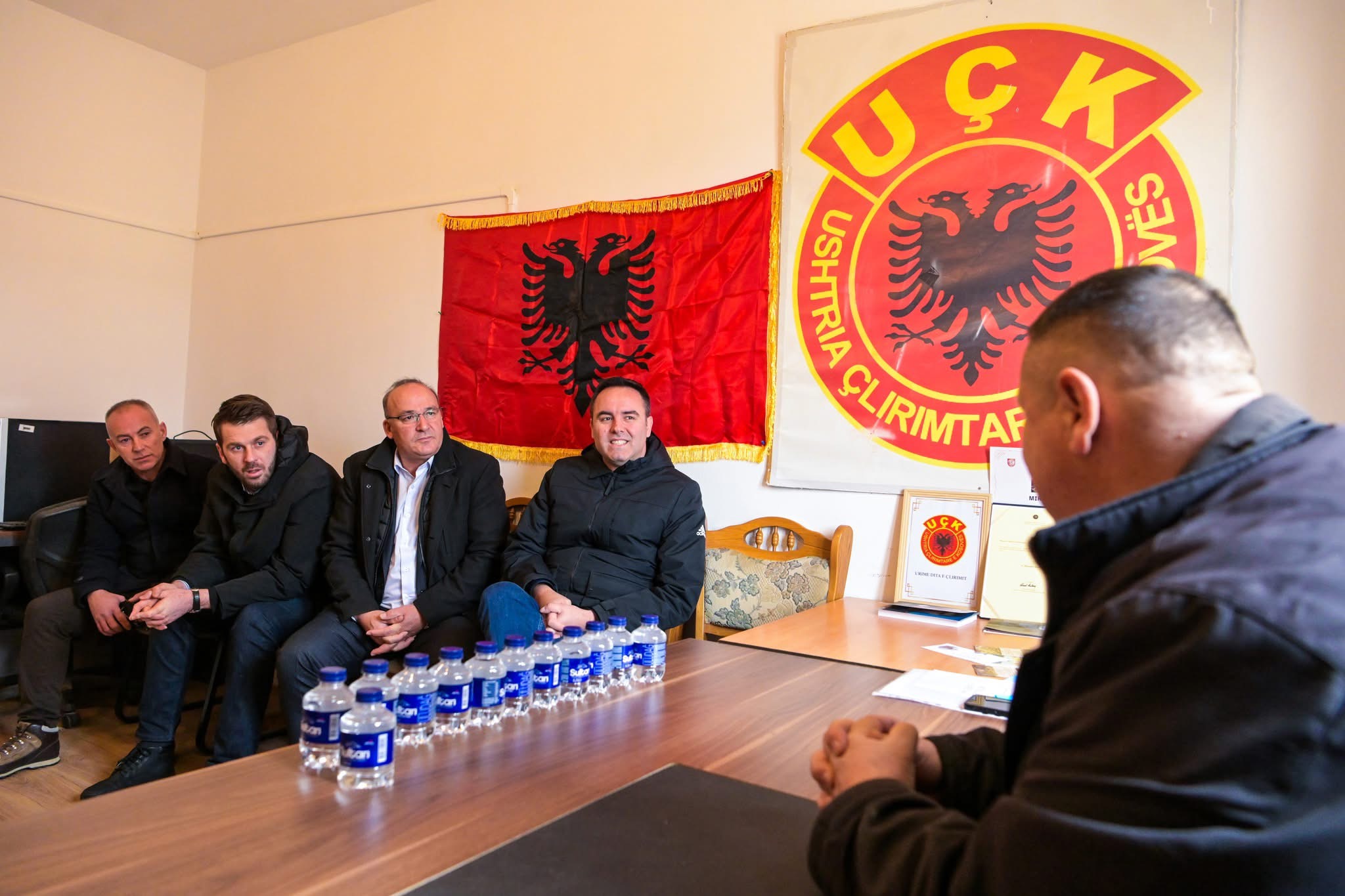 Konjufca e Bulliqi vizitojnë shoqatën e familjeve të dëshmorëve