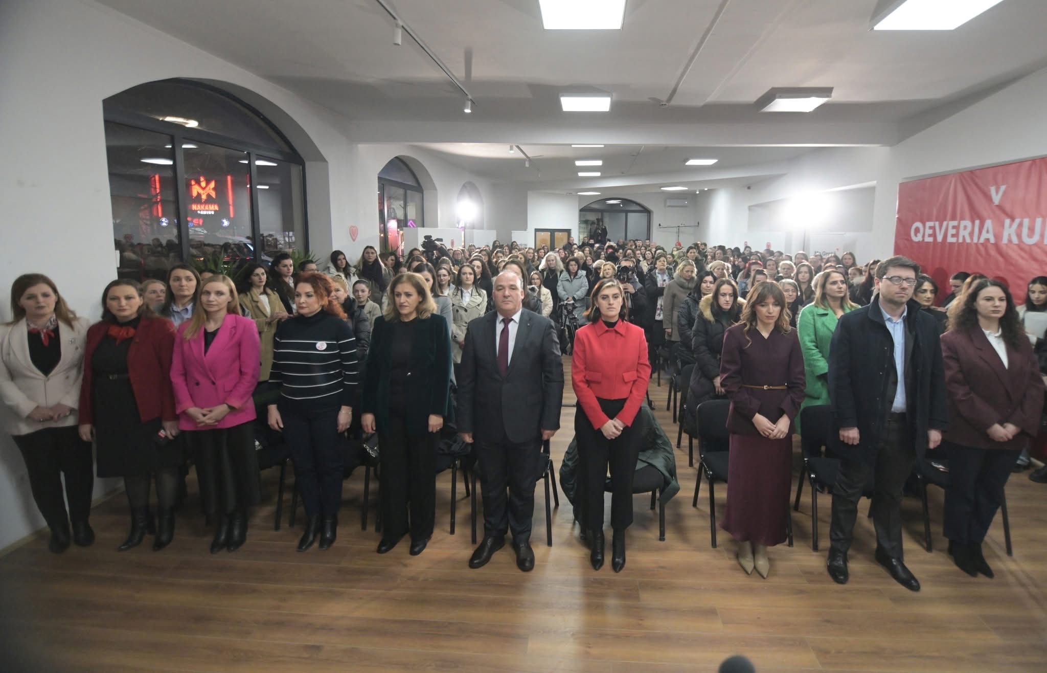 Podujevë: Tubimi me gra dhe vajza nga Vetëvendosje
