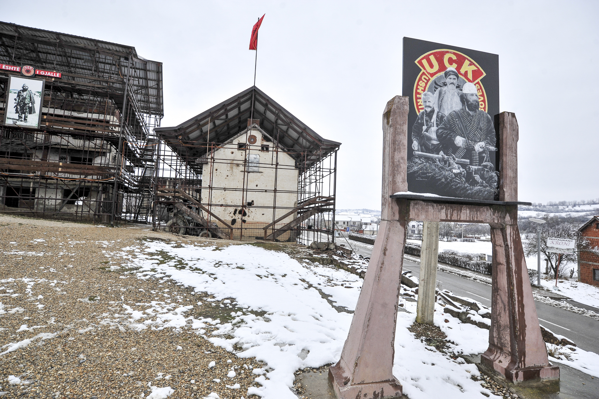 27 vjet nga sulmi në familjen Jashari