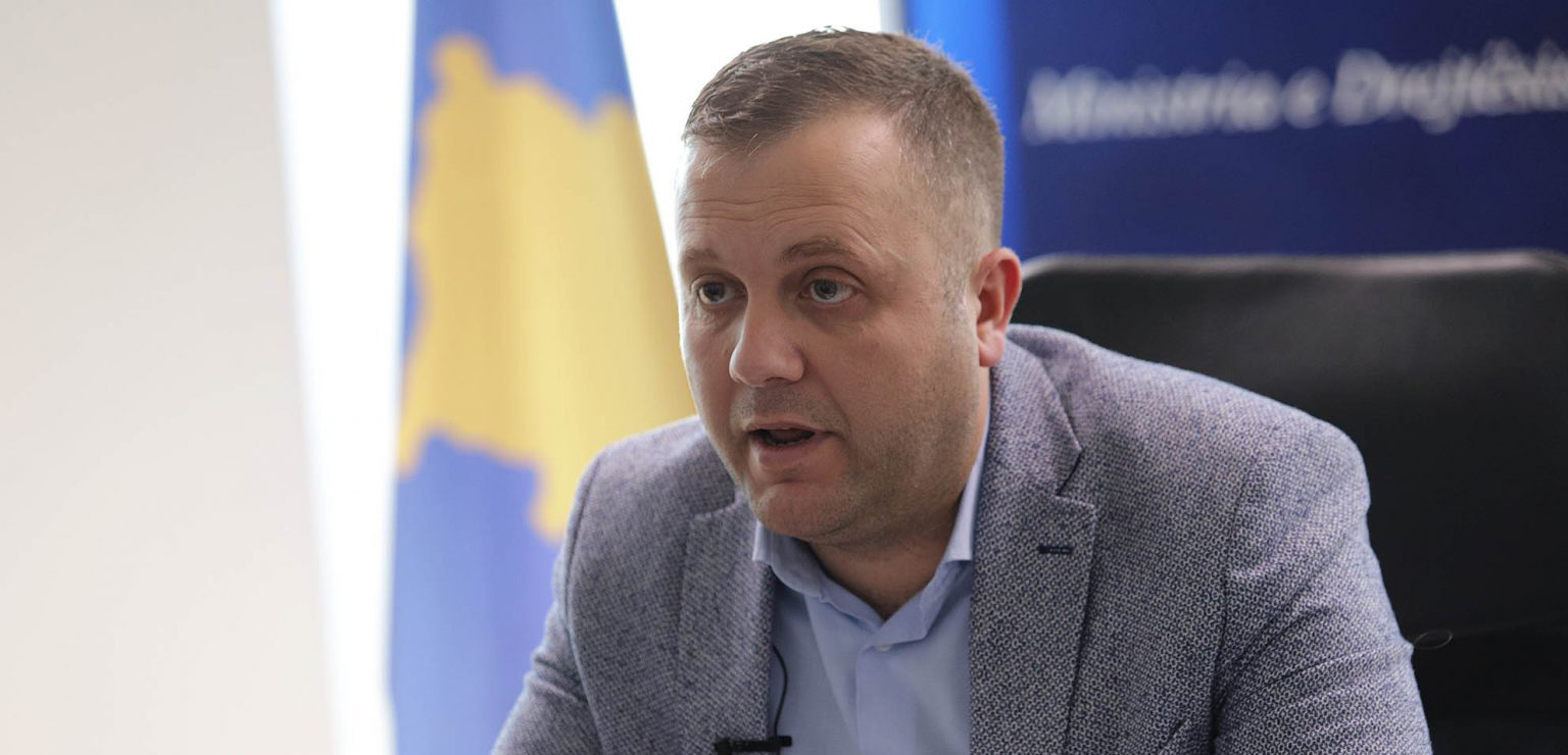Blerim Sallahu e akuzon KQZ-në për shkelje të ligjit: Ia ndau numrin Listës Serbe edhe pse u ankuam