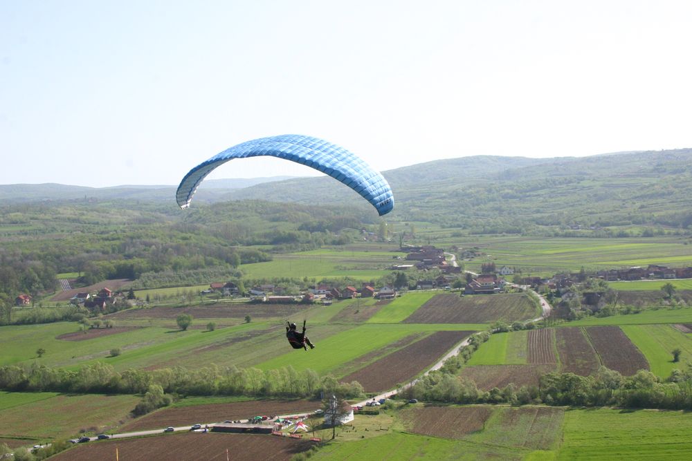 Dalin pamjet nga vendi ku humbi jetën paragllajdisti në Istog