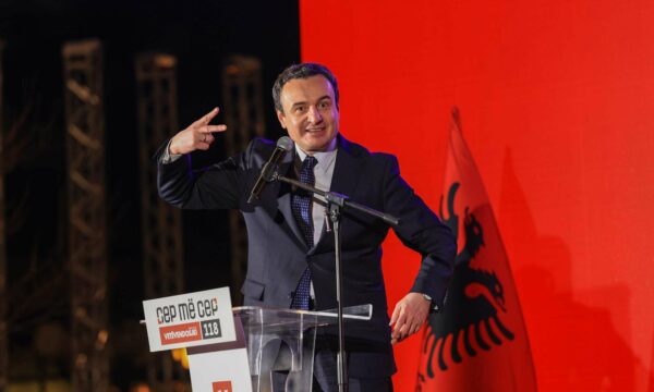 Kurti në Podujevë: Gjermania buzë recesionit, Kurti ne Pejë: Nëse do me u pasuru shko në Amerikë, Francë, Gjermani, në Kosovë s’mundesh