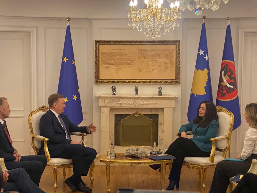 Osmani e pret në takim emisarin Sorensen