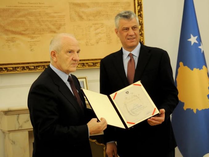 Fatmir Sejdiu ngushëllon Hashim Thaçin: Ishe i përkushtuar ndaj prindërve dhe familjes